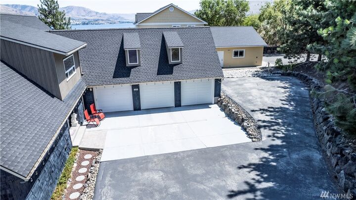 Property Photo:  955 S Lakeshore Rd  WA 98816 