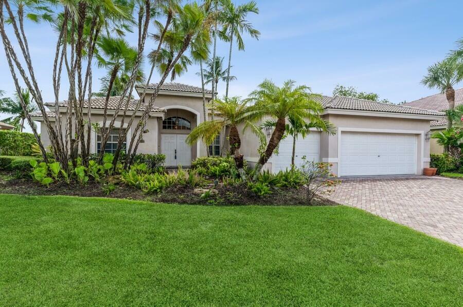 Property Photo:  11325 Edgewater Circle  FL 33414 