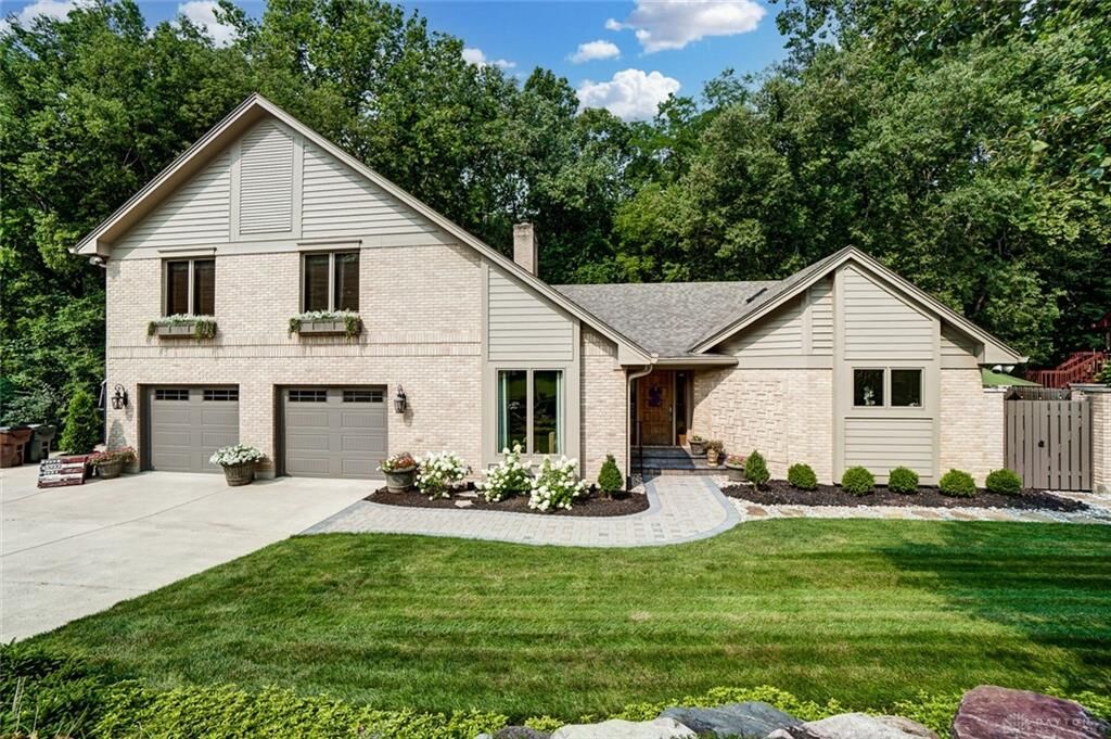 Property Photo: 6475 Landsend Court OH 45414