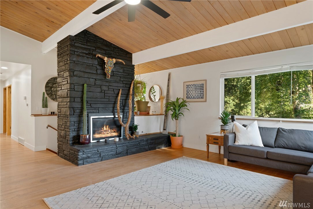 Property Photo: 142 SW 142nd St WA 98166