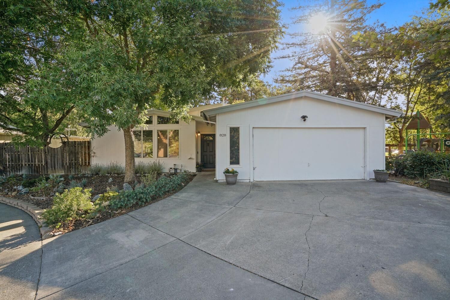 Property Photo:  828 Braddock Court  CA 95618 