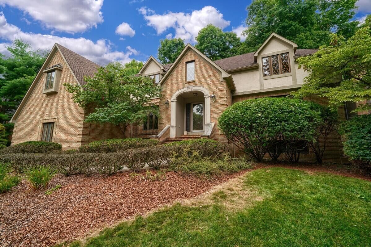 Property Photo: 7720 Seminary Ridge OH 43235