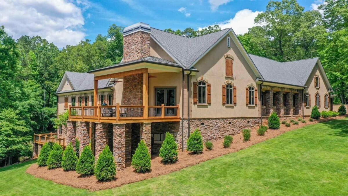 Property Photo:  1011 Walton Way  GA 30642 