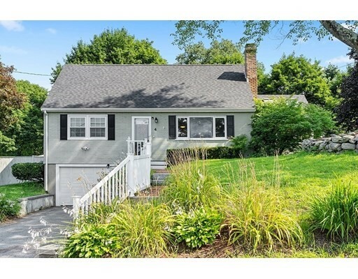 Property Photo:  4 Stratton Rd  MA 01749 