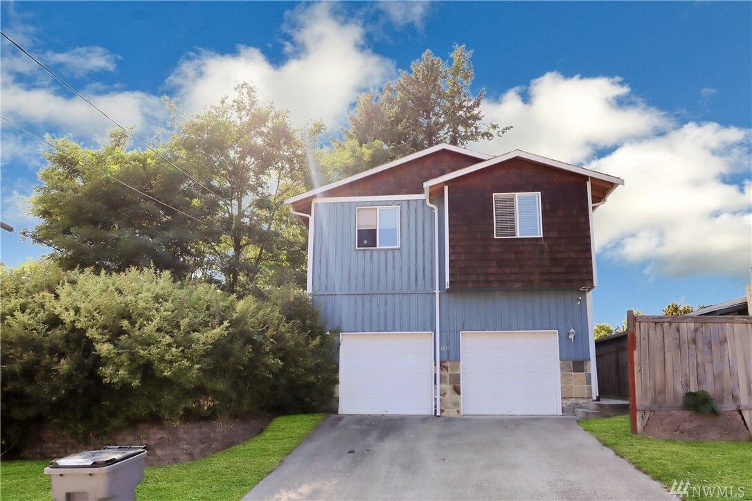 Property Photo: 603 W Charlotte Ave WA 98312