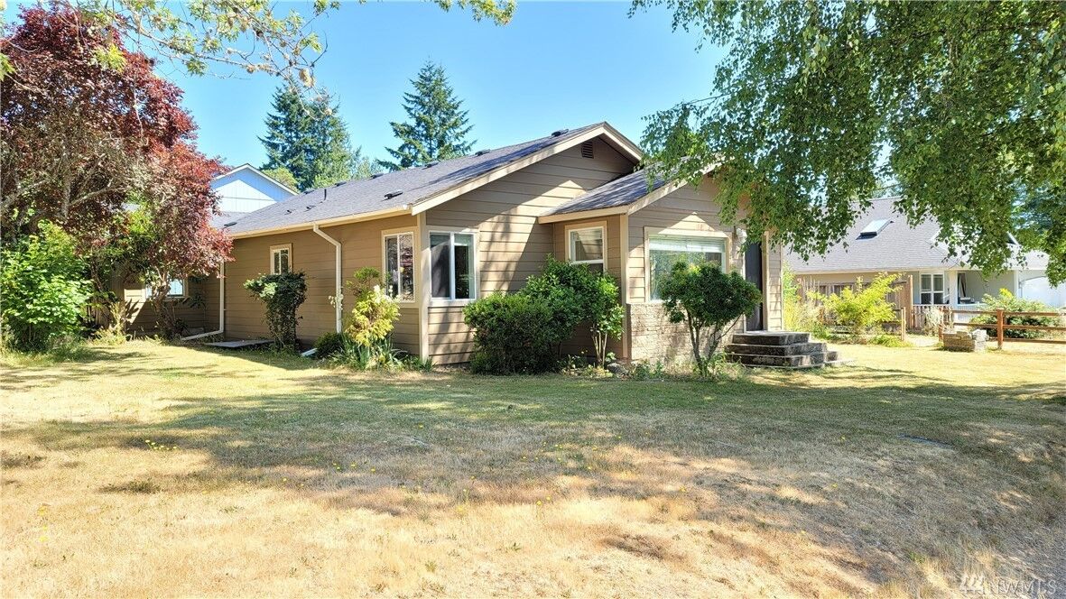 Property Photo: 1404 Dickinson Ave WA 98584