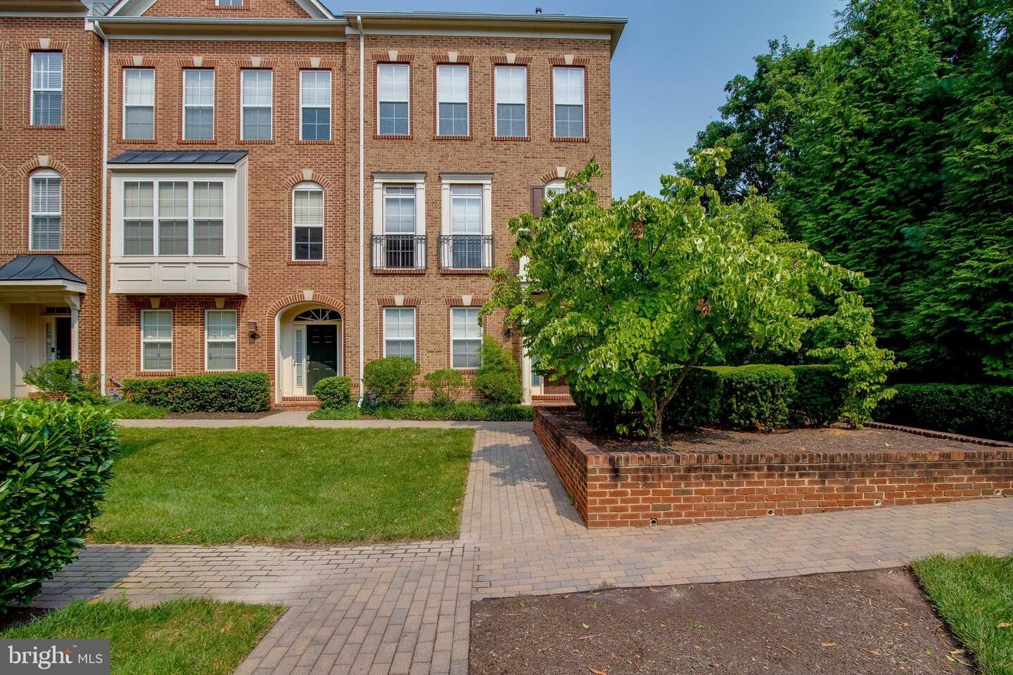 Property Photo: 208 Meeting House Station Square VA 20170
