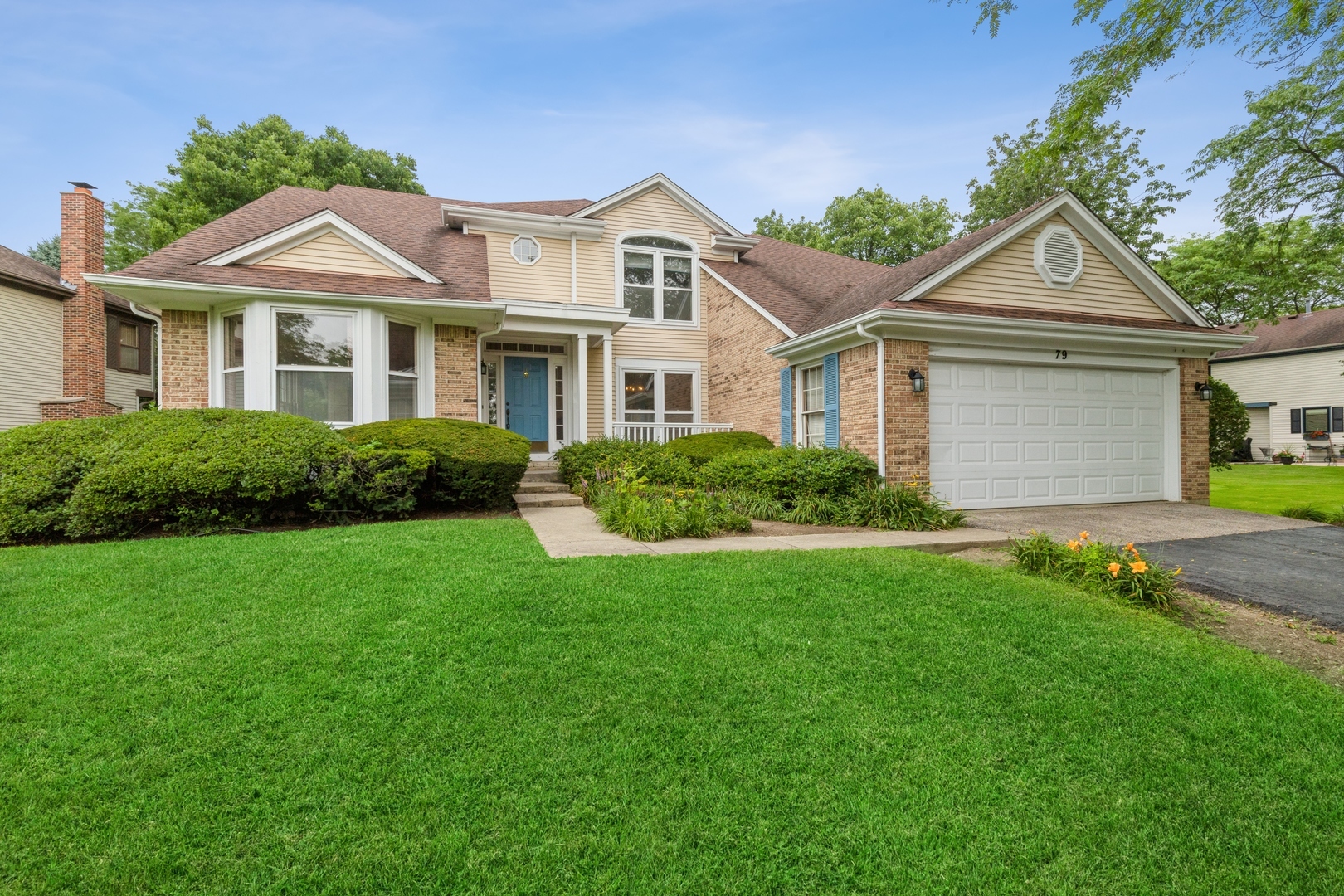 Property Photo:  79 S Royal Oak Drive  IL 60061 