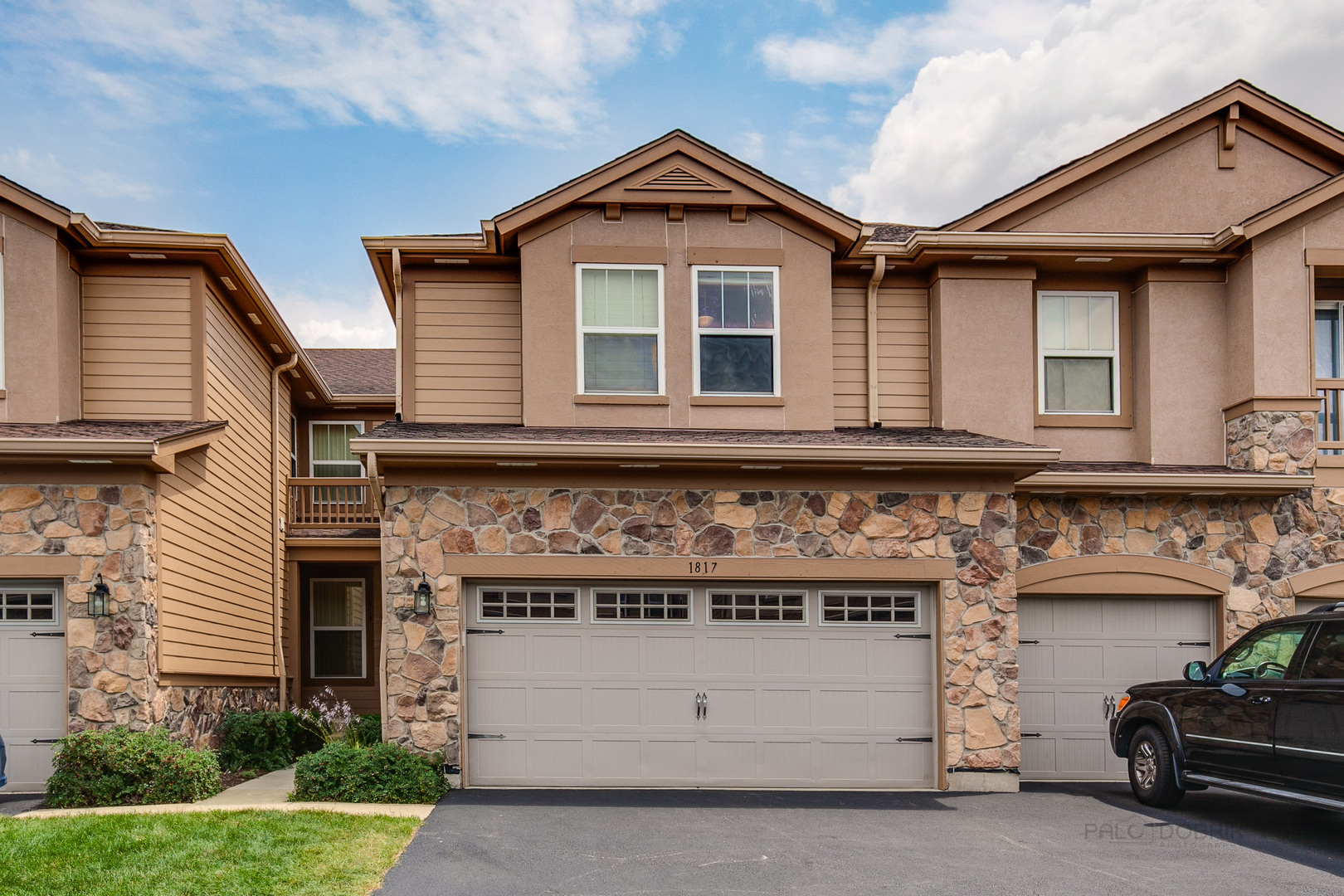 Property Photo: 1817 Crenshaw Circle IL 60061
