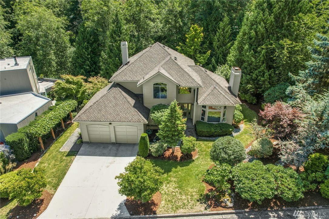 Property Photo:  16130 Valhalla Dr  WA 98011 