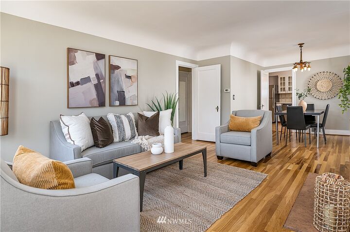 Property Photo:  118 NE 85th Street  WA 98115 