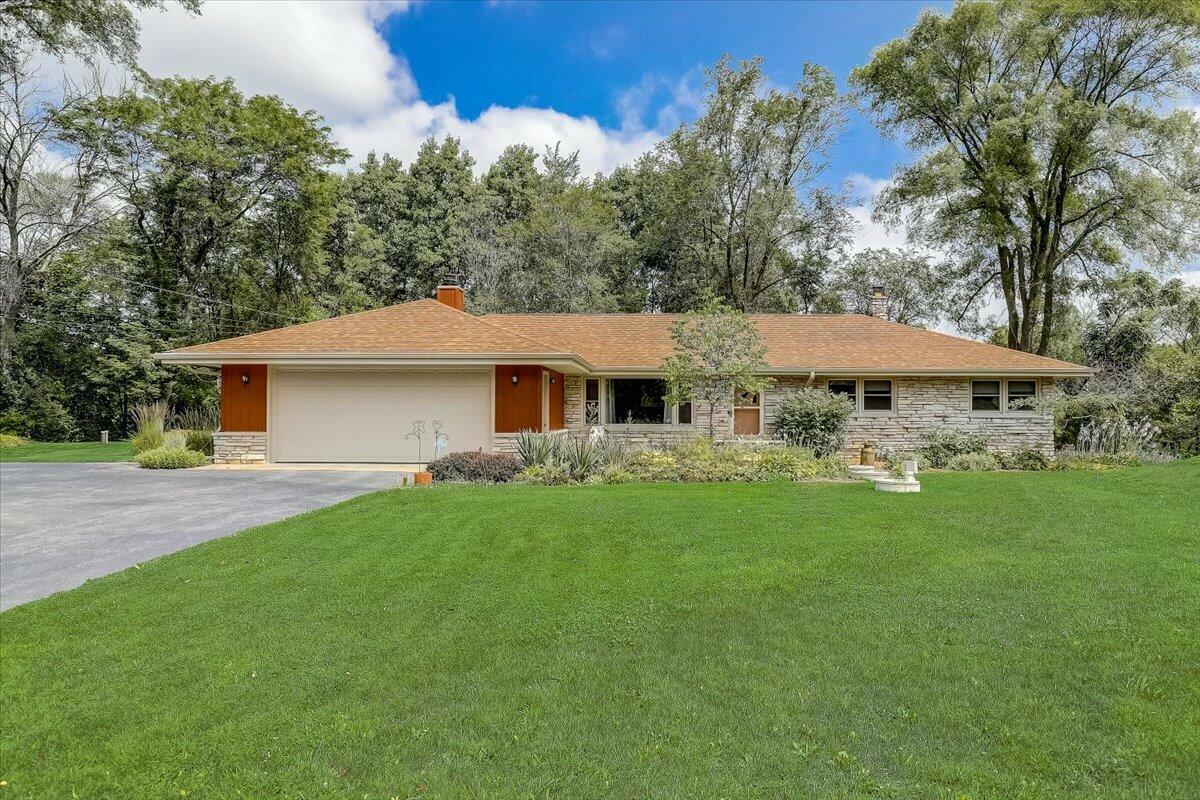 Property Photo: 3044 Willow Creek Rd WI 53017