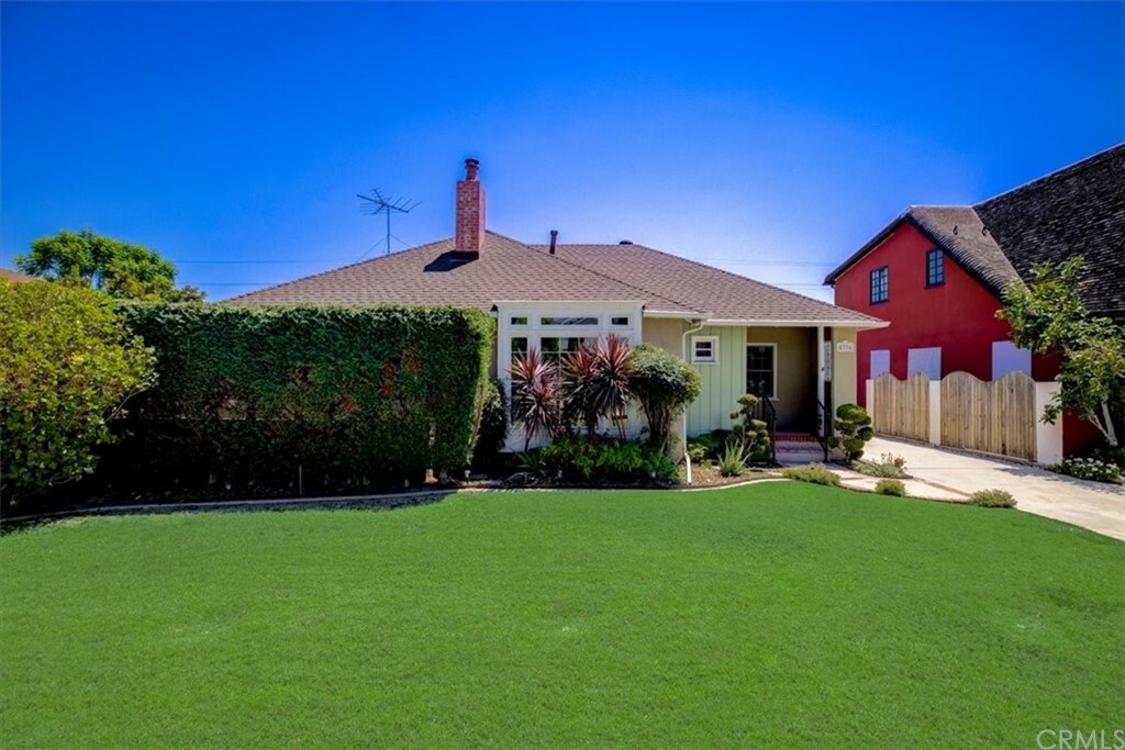 Property Photo: 5336 E Village Road CA 90808