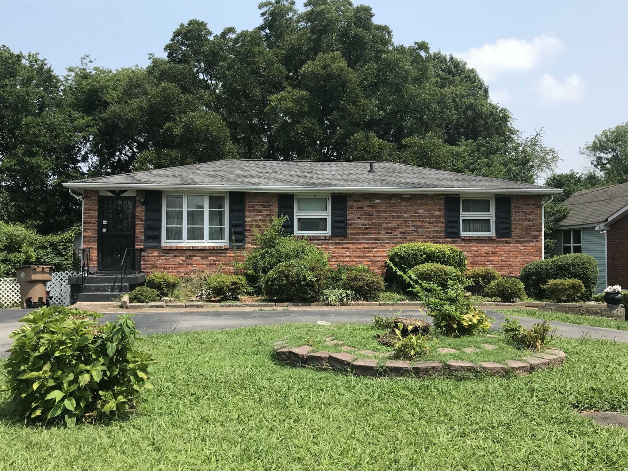 Property Photo: 288 Penfield Dr TN 37211
