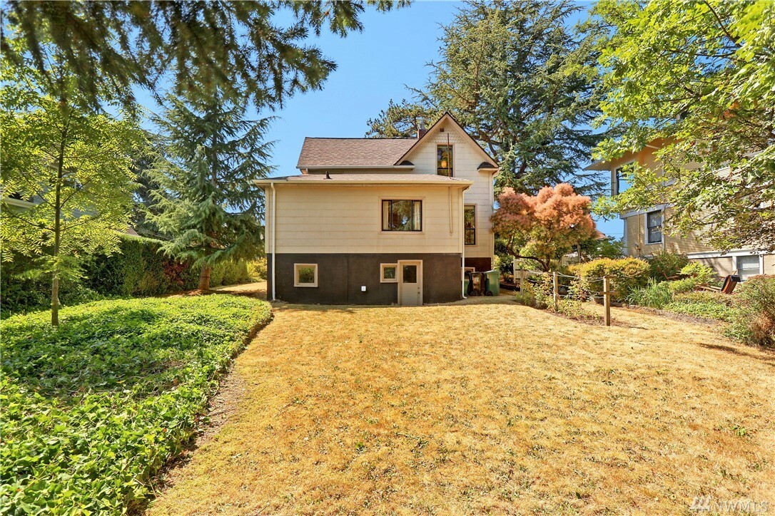 Property Photo:  4222 Burke Ave N  WA 98103 