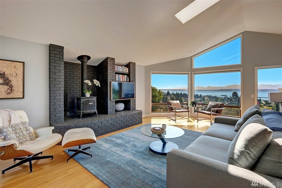 Property Photo: 1139 Vista Place WA 98020