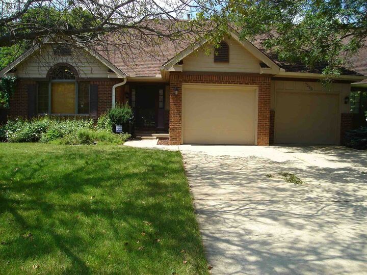 7225 N Charles  Peoria IL 61614 photo