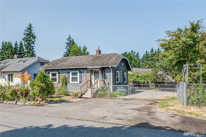 Property Photo:  5828 Oakes Ave  WA 98203 