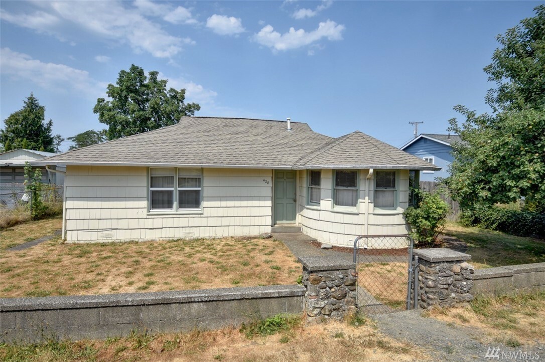 Property Photo:  428 Cascade Ave  WA 98584 