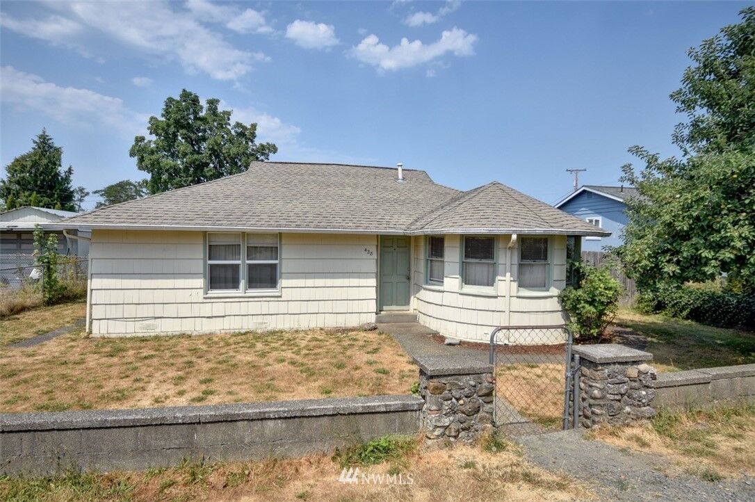 Property Photo:  428  Cascade Avenue  WA 98584 