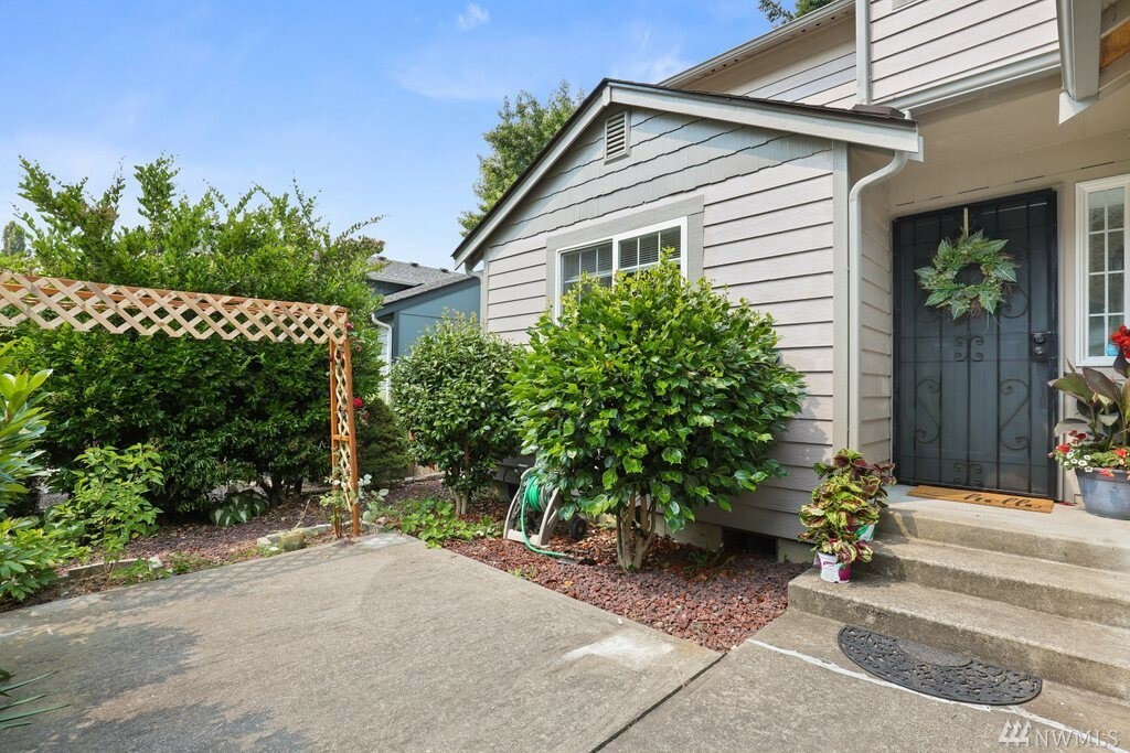 Property Photo:  3012 Applehill Ct NE  WA 98506 