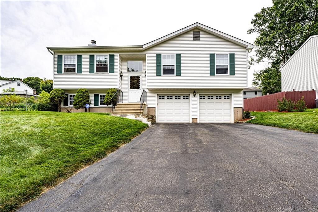 Property Photo:  41 Roma Avenue  CT 06708 