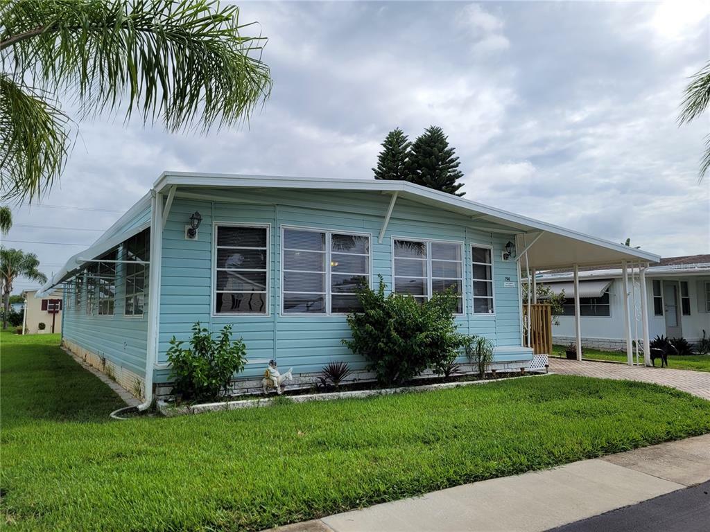 Property Photo: 194 Royal Palm Drive FL 34689