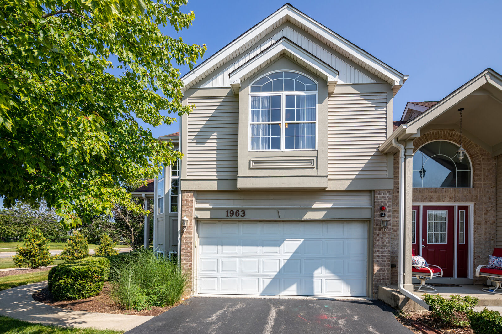 Property Photo:  1963 Tamahawk Lane  IL 60564 