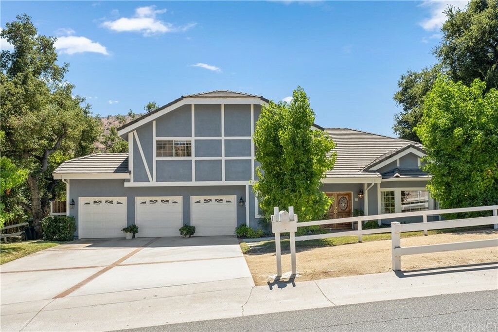 Property Photo:  17 Hackamore Lane  CA 91307 