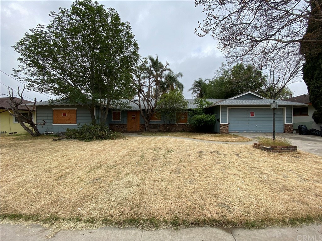 Property Photo:  369 E Van Koevering Street  CA 92376 