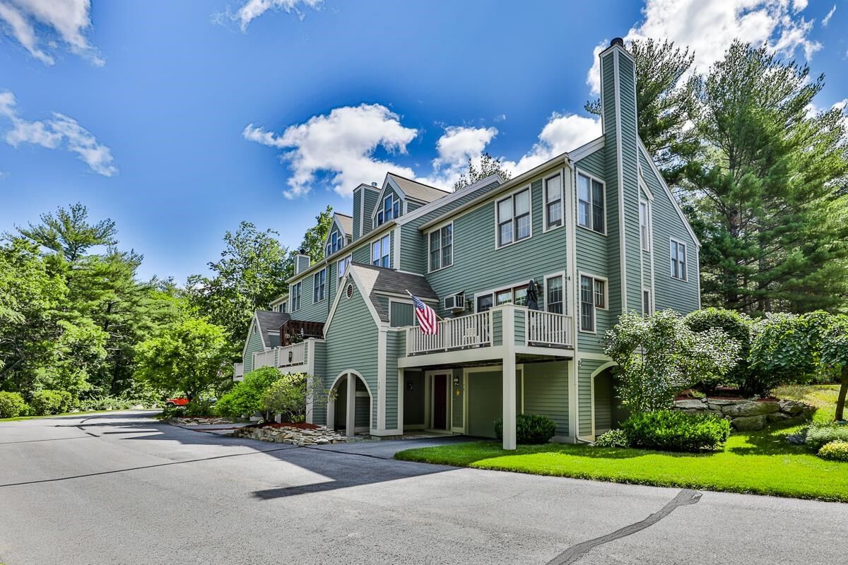 Property Photo:  1465 Hooksett Road 78  NH 03106 