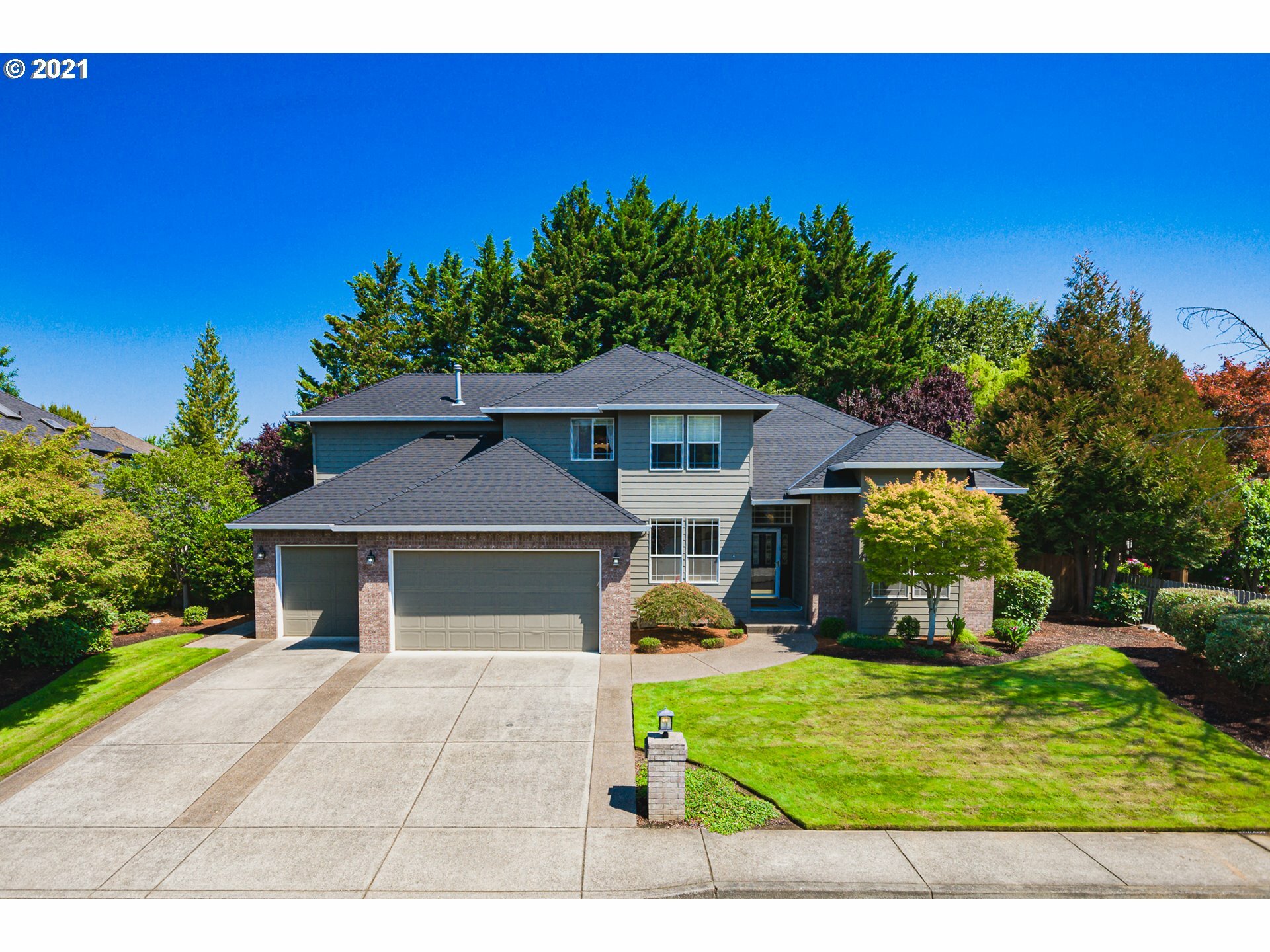 Property Photo: 13505 NW 47th Ave WA 98685