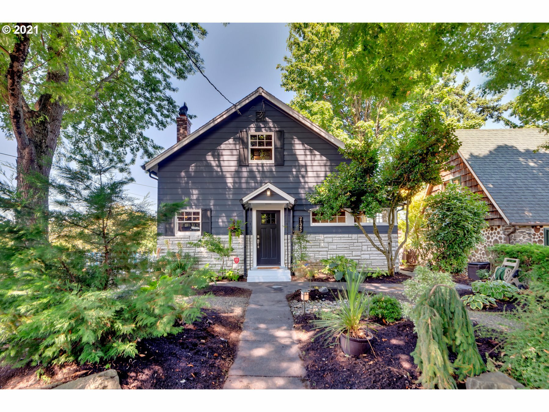 Property Photo: 21345 NE Interlachen Ln OR 97024