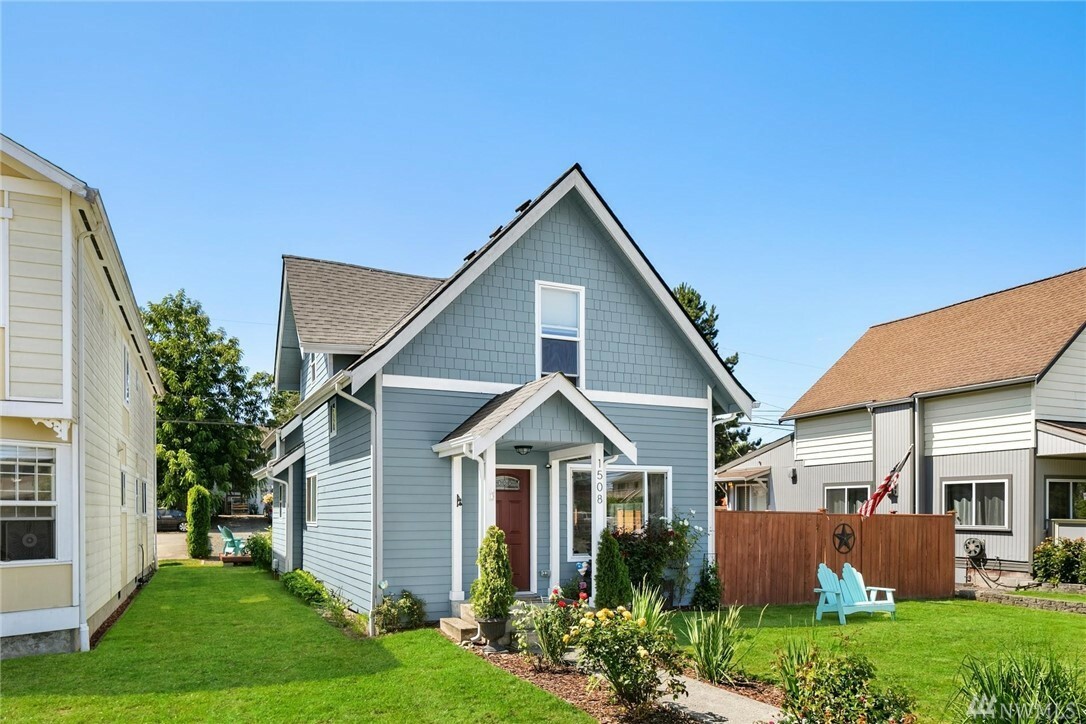 Property Photo: 1508 Maple Street WA 98201