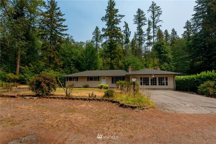 Property Photo:  23006 Upper Dorre Don Way SE  WA 98038 