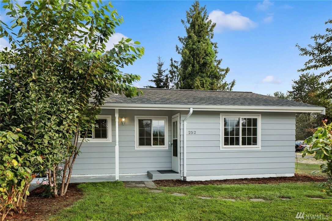 Property Photo: 252 Harrison St WA 98295