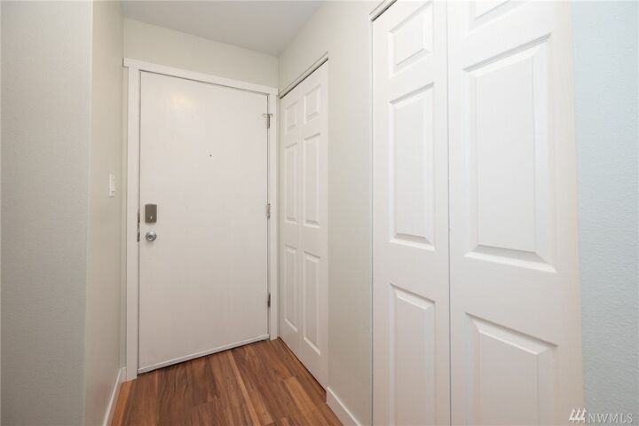 Property Photo: 2524 S 317th St 204 WA 98003