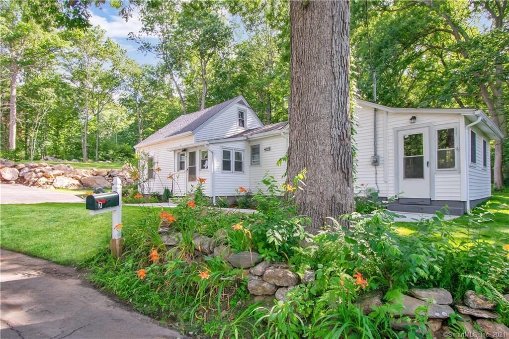 Property Photo:  7 Old Coach Road  CT 06424 