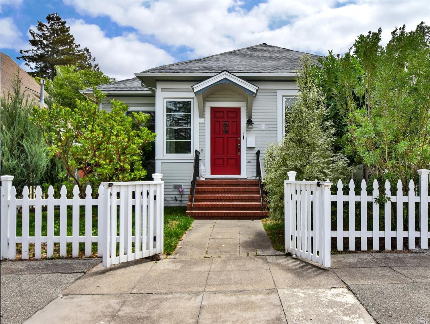 Property Photo:  843 B Street  CA 94952 