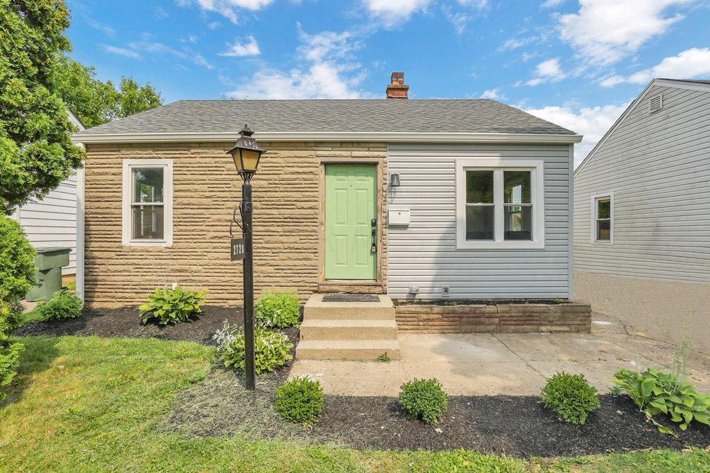 Property Photo: 2720 Azelda Street OH 43211