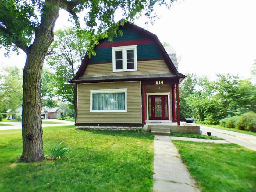 Property Photo:  614 E 4th Street  NE 68666 