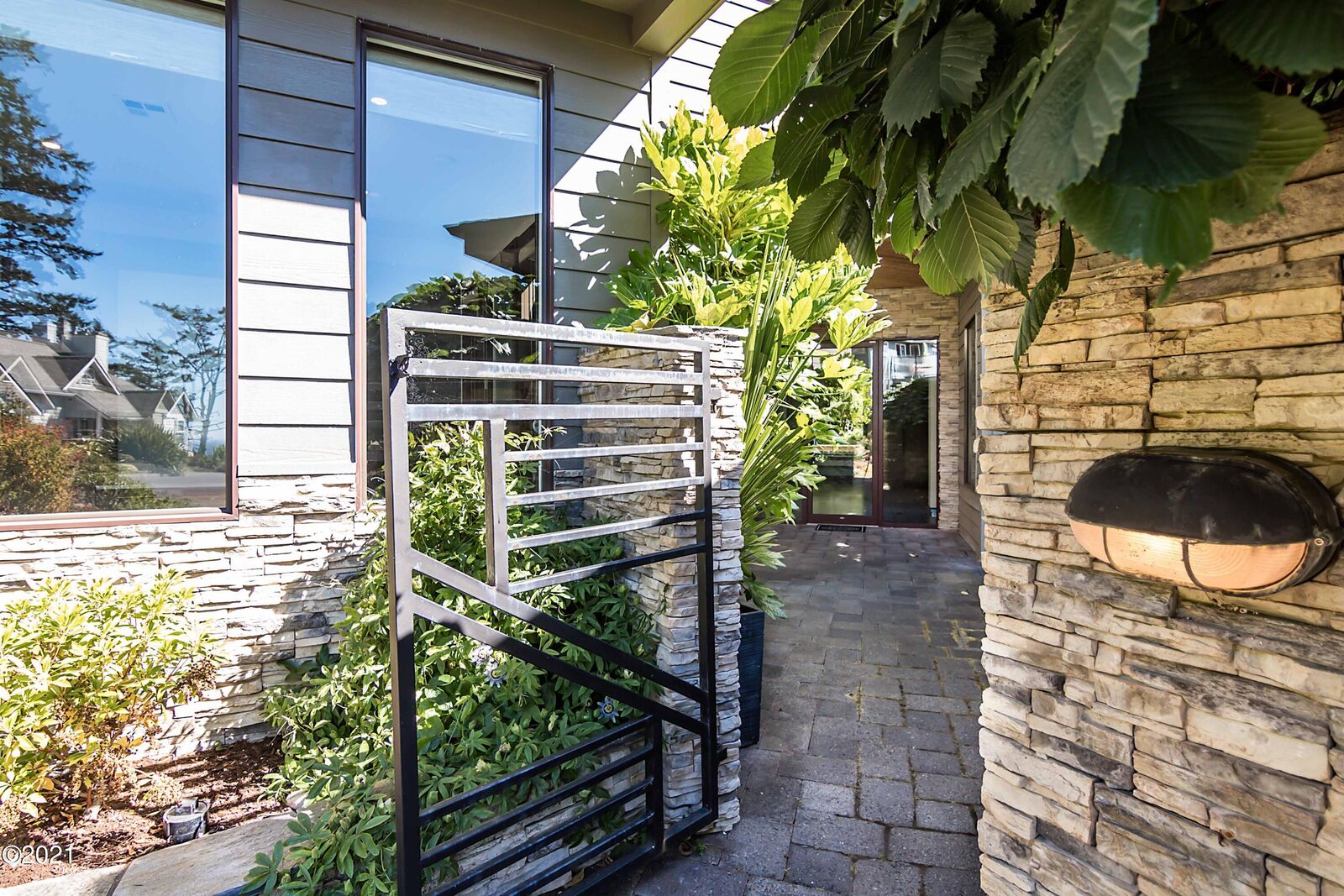 Property Photo: 193 Sea Crest Ln OR 97369