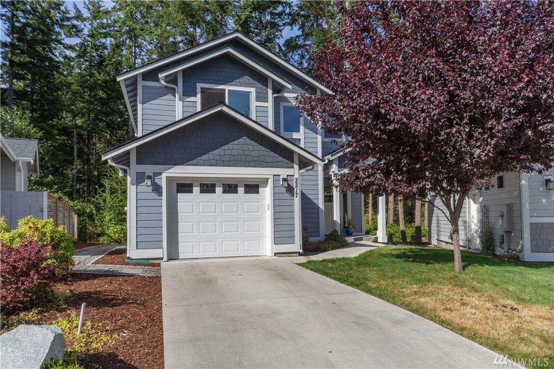 Property Photo:  2217 E Rosecrans Ct  WA 98368 