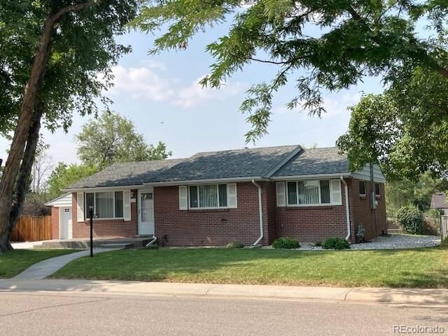Property Photo: 2139 W Pine Ridge Ave CO 80120