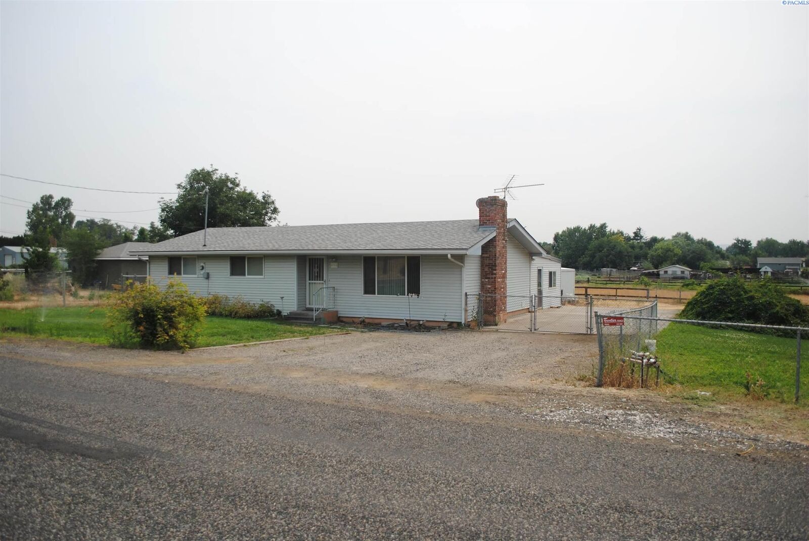 Property Photo:  4704 W Pearl St  WA 99301 