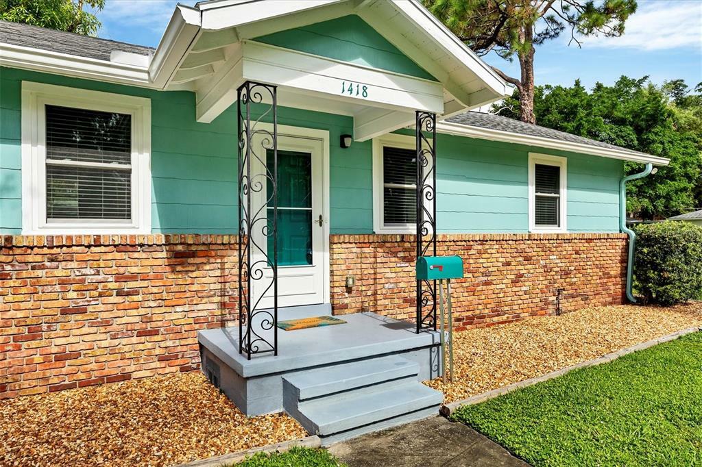 Property Photo: 1418 W 29th Street W FL 34205
