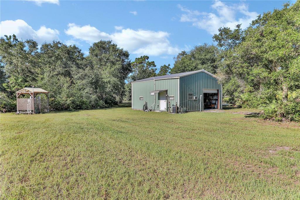 Property Photo: 5182 NE Country Ranches Road FL 34266