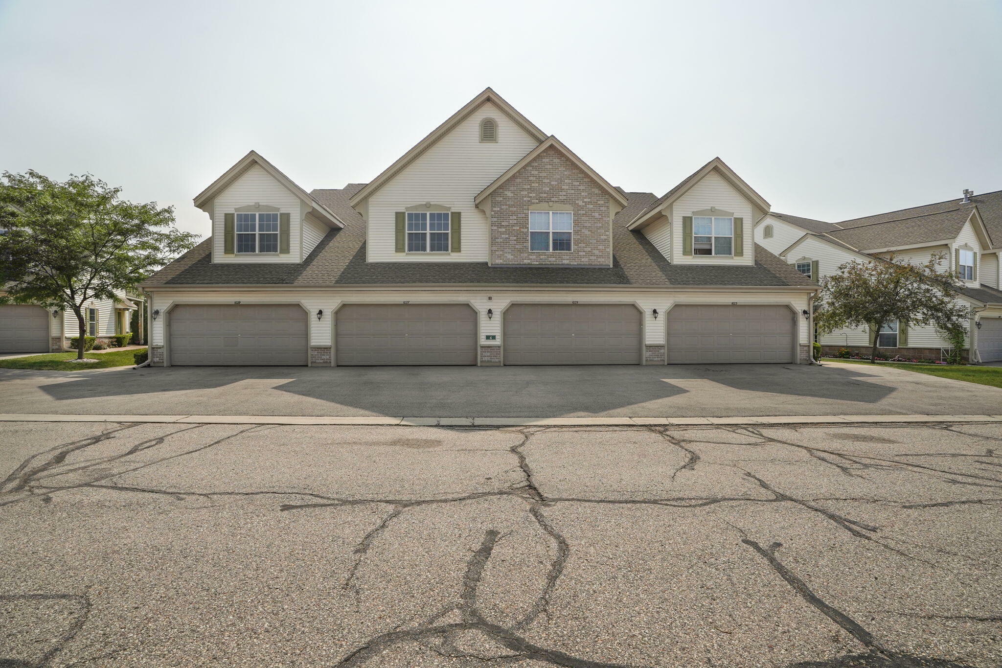 Property Photo:  1029 Bedford Ct 201  WI 53406 