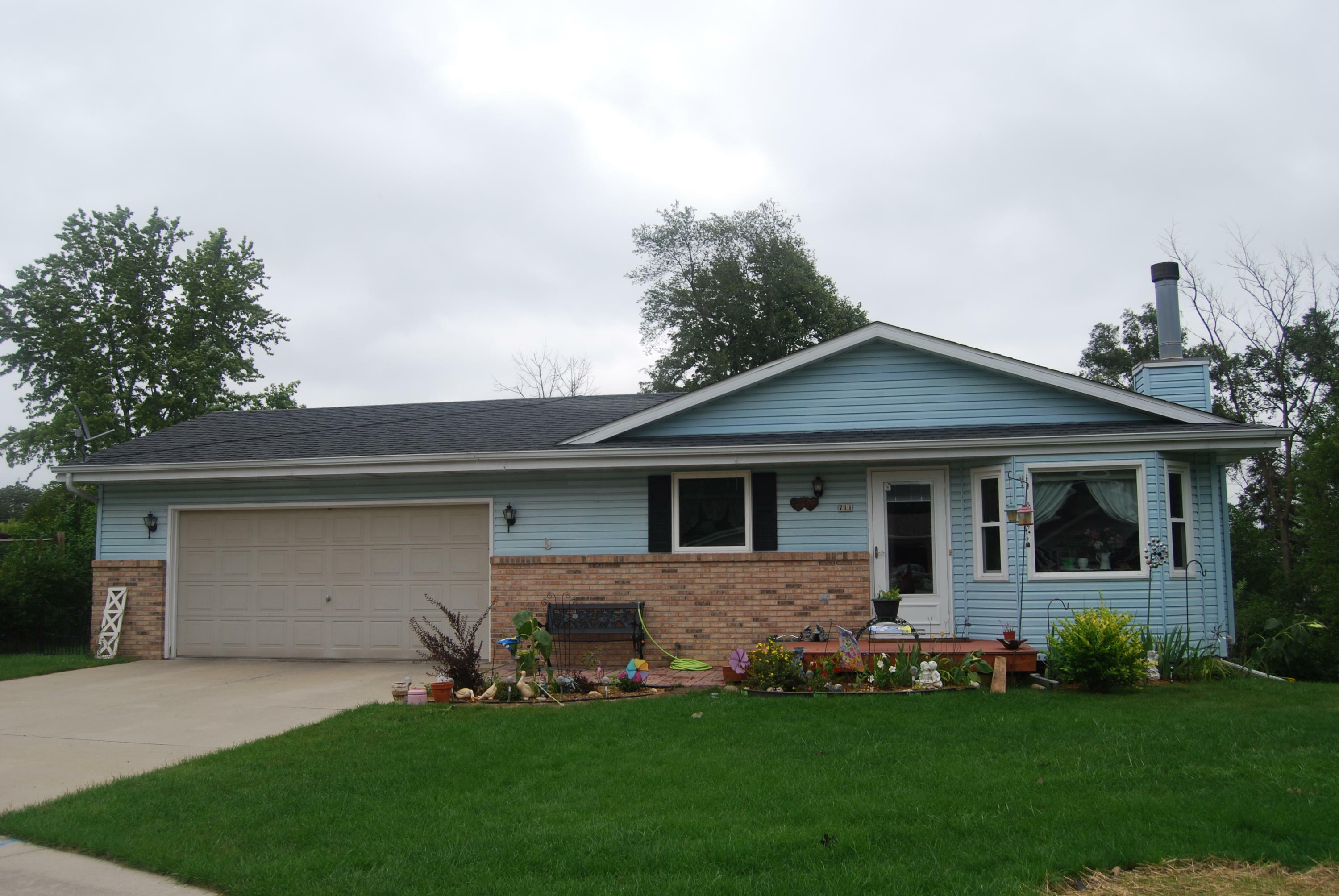 Property Photo:  711 Harrison Ct  WI 53090 