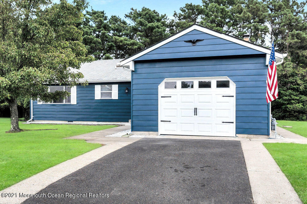 Property Photo: 11 Oakham Court NJ 08757